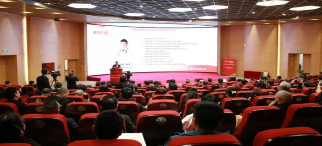 2025年3月21日，“‘松論健康，齡鑄經(jīng)典’-中西醫(yī)結(jié)合防治高血壓全國(guó)學(xué)術(shù)交流會(huì)”在成都舉辦。